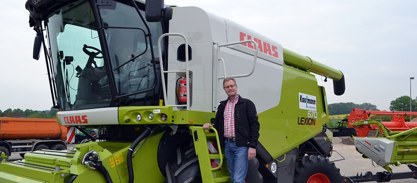 Wieloletni użytkownik kombajnów LEXION: przedsiębiorca Burghard Kaufmann z okolic Osnabrück ze swoim nowym kombajnem LEXION 670. -